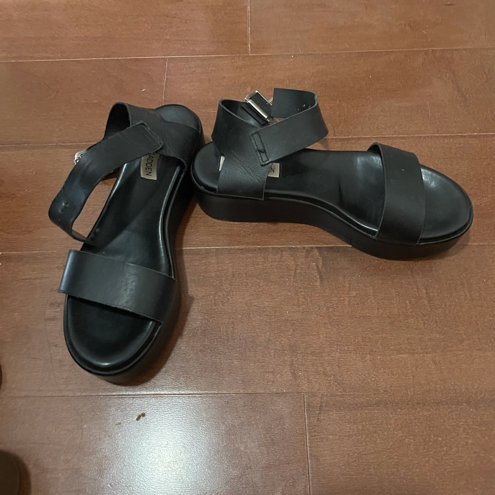 Steve Madden platform sandal